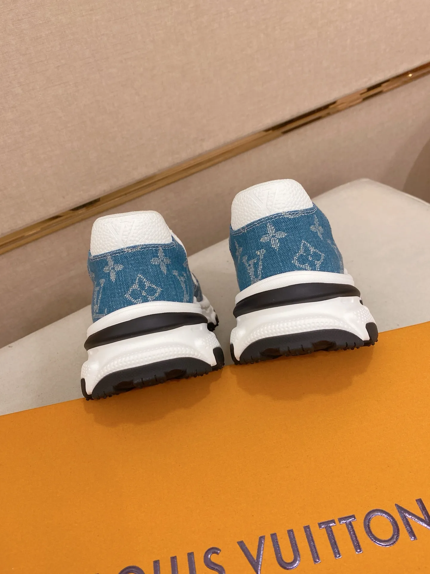 Men's shoes 442💰louis vuitton (Louis Vuitton/lv)🔍🔍The new counters are on sale at the same time. The uppers are imported from Italy. ⃣️Re-engraved🇮🇹💪💪, ⚠Sole: The original sole is specially provided by the original factory, the exclusive movable molded sole is super comfortable, ⚠Original and single goods 🔍high quality, you can enter and leave the counter at will, welcome to compare⚠. Code number: 38-44 (45/customized, non-refundable)